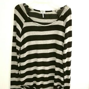 Splendid black silver stripe top Small